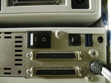 MO ドライブの SCSI 端子部分